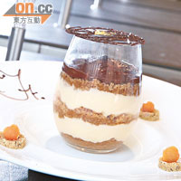 iced "TTF" tiramisu by tammy fan $68<br>即點即製，用意大利雞蛋跟Mascarpone芝士打成忌廉；夾着浸過Espresso的手指餅，還有咖啡珍珠、自製咖啡Crumble脆餅、熱朱古力泡沫及通花朱古力，非一般Tiramisu。