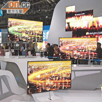 Samsung展區入口位置擺放了幾部暫未有型號的55吋Super OLED HDTV，超靚畫面勁吸引。