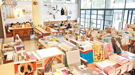 變身後的Kubrick，集書店、Cafe、Mini Store及藝術展示空間於一身。
