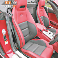 配上AMG跑化座椅，更備有氣墊調控，可更貼合體形。