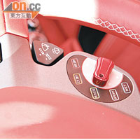 駕駛者可按路況或需要，撥動軚盤下方旋鈕選擇行車模式。