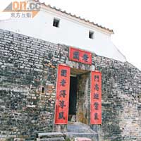 老圍是區內鄧氏最早創建的圍村。