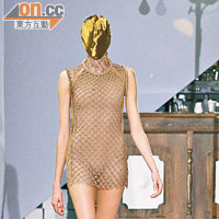 Dress<br>Bustier dress將macramé bags分體後演變而成；製作需43小時完成。