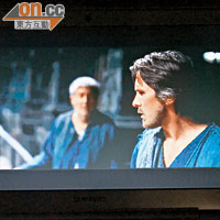 試片區<BR>以《The Dark Knight Rises》1,080p預告片測試，畫面流暢之餘，連主角頭髮的細位都清晰可見。