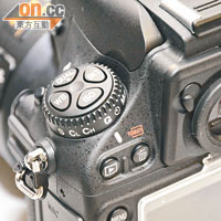 D800的轉盤備有包圍、畫質、白平衡和ISO調校。