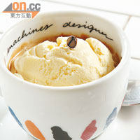 Affogato $35<BR>由自家混合咖啡 Fuoco沖製而成的Espresso加一球雲呢拿雪糕，苦中一點甜，冰火交融。