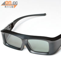 只需戴上同廠的主動式快門3D眼鏡，便能欣賞層次分明的3D影像。售價：$1,700