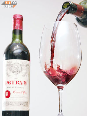 Petrvs 1961 $141,750<br>1961年波爾多右岸的Pomerol葡萄收成較少，因而紅酒產量很少。此葡萄酒則100% 以1961年Merlot葡萄釀製，分外矜貴。紅酒質感醇厚，帶有松露、蘑菇及果香，侍酒師表示此佳釀仍可陳化多達20年以上。