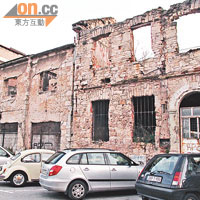 當年被炸毀的樓宇，殘骸至今仍留在市中心。