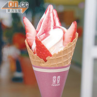 農園內的Cafe提供多款草莓食品，當中以草莓軟雪糕最受歡迎，售￥500（約HK$48）