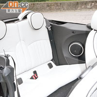 MINI Cooper S Convertible採用四座位布局，可四人同遊。