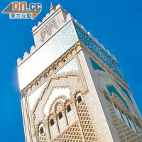 摩洛哥的清真寺以高塔呈現。
