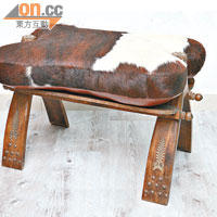 比利時Handmade牛毛椅，咕o臣屬雙面設計，一面是牛皮，一面是牛毛，可因應天氣轉面再轉面，達致冬暖夏涼效果。$5,280