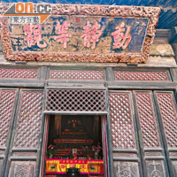 大覺寺內廟堂年深日久，滲透着淳厚古樸氣氛。