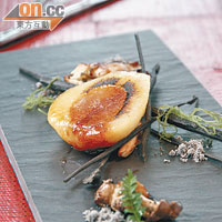 Foie Gras / Pear / Mushroom<br>自家製的鵝肝醬釀入以酒燴過的梨中，加點糖燒香脆面，有點像Crème Brûlée；另外伴以加入墨魚汁製成的「木炭」脆條，超香口。