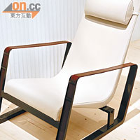 Cité<br>椅身以白色纖維製造，手柄加入金屬及皮革元素，薄身輕巧。$44,149