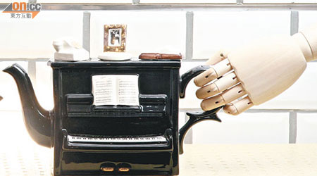 Carters Teapots鋼琴茶壺$1,200（a）