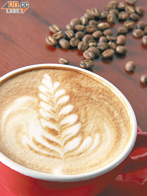 Caffe Latte  $32<BR>咖啡的味道與打製的奶香比例完美，建議大家別加糖飲，細嘗原有風味。
