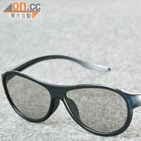 新款3D眼鏡的鏡片面積較大，可減少漏光問題。