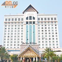 才高十幾層的Don Chan Palace酒店，已是萬象市的最高建築。 