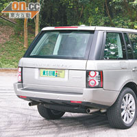 Range Rover 5.0備有恒式四驅系統，會自行按路況替動力調節輸出，提升循迹表現。