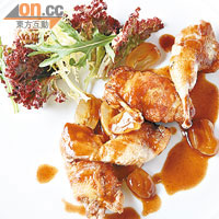 Quail Salad  $138<br>先將法國鵪鶉煎香，與冧酒、青提子和紅酒同煮，最後澆上鵪鶉燒汁；鵪鶉嫩滑，燒汁帶有果香，不膩。