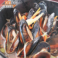 Pranqster Mussels $148<br>啤酒煮青口，用來自加州的Pranqster啤酒煮，貪其麥味夠濃，另加上辣椒，每口青口肉都滲出微辣鮮甜。