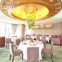 主要的用餐區以白、綠色為主，感覺清雅脫俗。