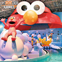 Elmo的幻想遊樂場猶如一個Baby Gym，若不是身形龐大，我早就跟小朋友打成一片！