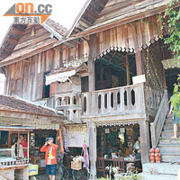 餐廳本是傳統農舍，似足一座泰北昔日農家生活體驗館。