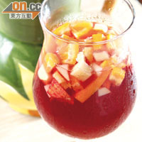 Sangria $45<br>夏天西班牙人必喝！依足傳統秘方調校，內有紅酒、橙汁、雜果粒，暑氣全消。