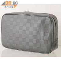 Damier Infini黑色化妝袋 $8,450