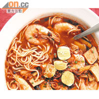 馬來西亞地道的蝦湯麵，辣湯跟海蝦的甜味很夾，RM6（約HK$15）。