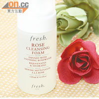 fresh玫瑰補濕潔面泡沫 $350（f）<BR>能為肌膚提供長達6小時補濕，不含皂性配方，含純淨玫瑰水，能鎮靜肌膚。