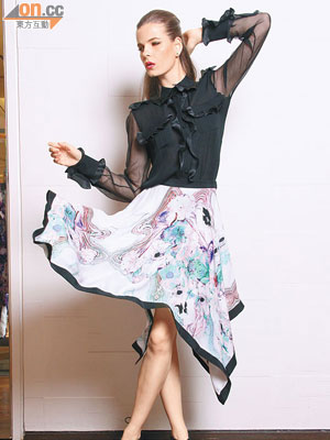 黑色透視恤衫$10,400<BR>Floral printed skirt$13,400