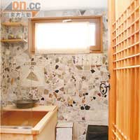 檜木浴缸、陶藝大師的瓷磚拼貼，令浴室在傳統風格中帶點藝術氣息。