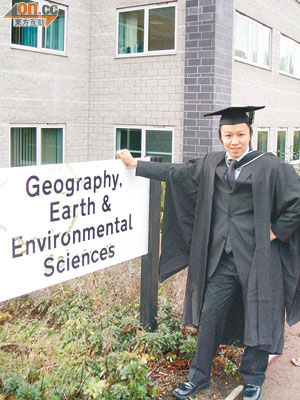 修讀環境科學學士的Michael，完成3年課程並成功畢業。