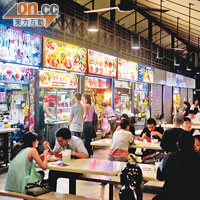 Food Centre內有超過80間食店，有齊海鮮和小炒等特色美食。