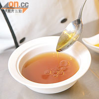 糟滷混花椒油，結合上海和四川風味，令醬汁味道更富層次。