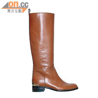 Atelier Mercadal <br>Boots簡簡單單用了單tone的皮革打造，緊貼雙腿，令線條更修長纖幼。（$5,495）