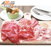 "Salumeria", 5 Types of Cold Cuts $199<BR>每日精選5款來自意大利的凍肉，如Parma Ham、Prosciutto、Bresaola和San Daniele Ham等，其中以風乾牛肉的Bresaola最濃肉味，配用白醋醃的意大利雜菜同吃，開胃不膩。