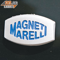 要把獨有身份展露，鋁製Magneti-Marelli徽章不可缺少。