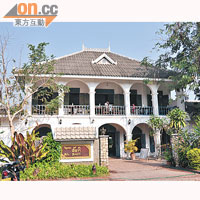 Villa Santi Hotel充滿殖民地時代色彩。