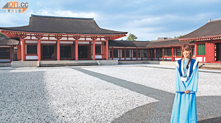 藤原家族昔日的政廳是園區重點，外觀很有東方色彩。