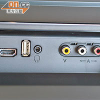 設有HDMI、USB及Composite插口，能簡單接駁藍光機及USB手指。