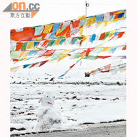 藏民堆砌的小雪人。