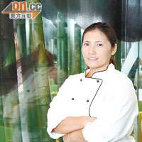 大廚Kwanthong Pimolaksorn來自泰國，負責餐廳的主菜及小食，在當地著名的水療中心工作超過10年，廚工紮實。