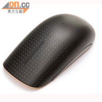 Touch Mouse可利用滑鼠表面作觸控快捷操作。 售價：$589