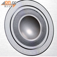採用1吋IAL2鈹反半球形高音單元，優點是既硬且輕，音色通透。