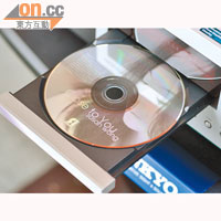 兼播CD、CD-R/RW碟，透過高階192kHz 24-bit DAC音頻晶片，音色細節盡現。